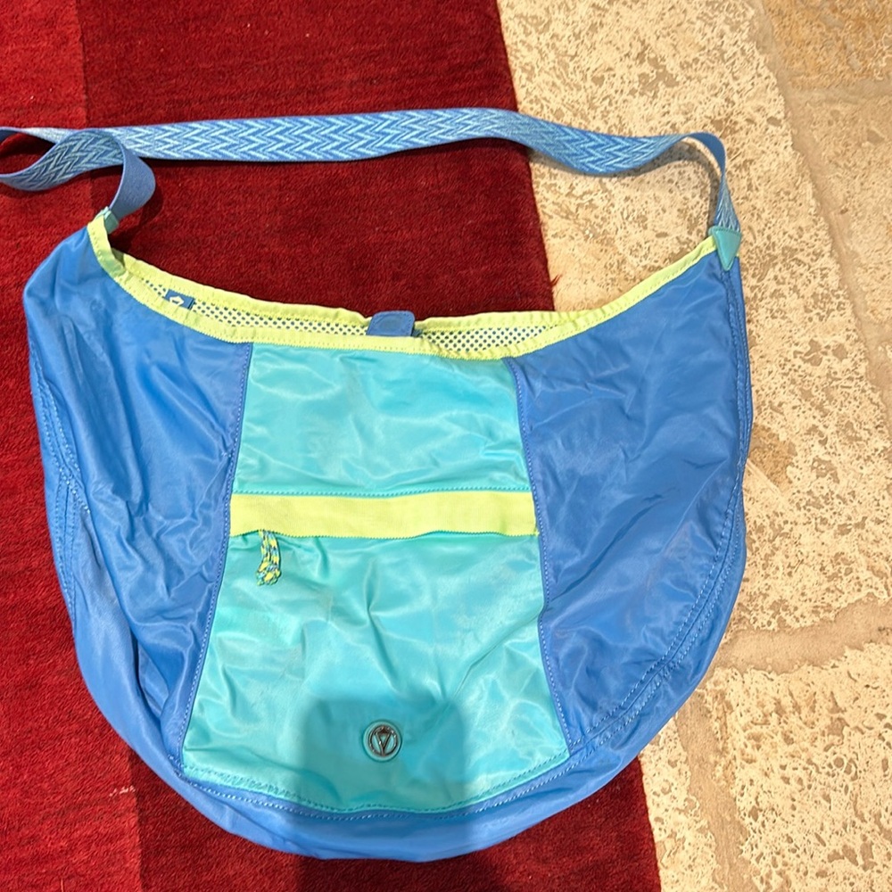 IVIVA hobo style bag. Nylon snap closure.